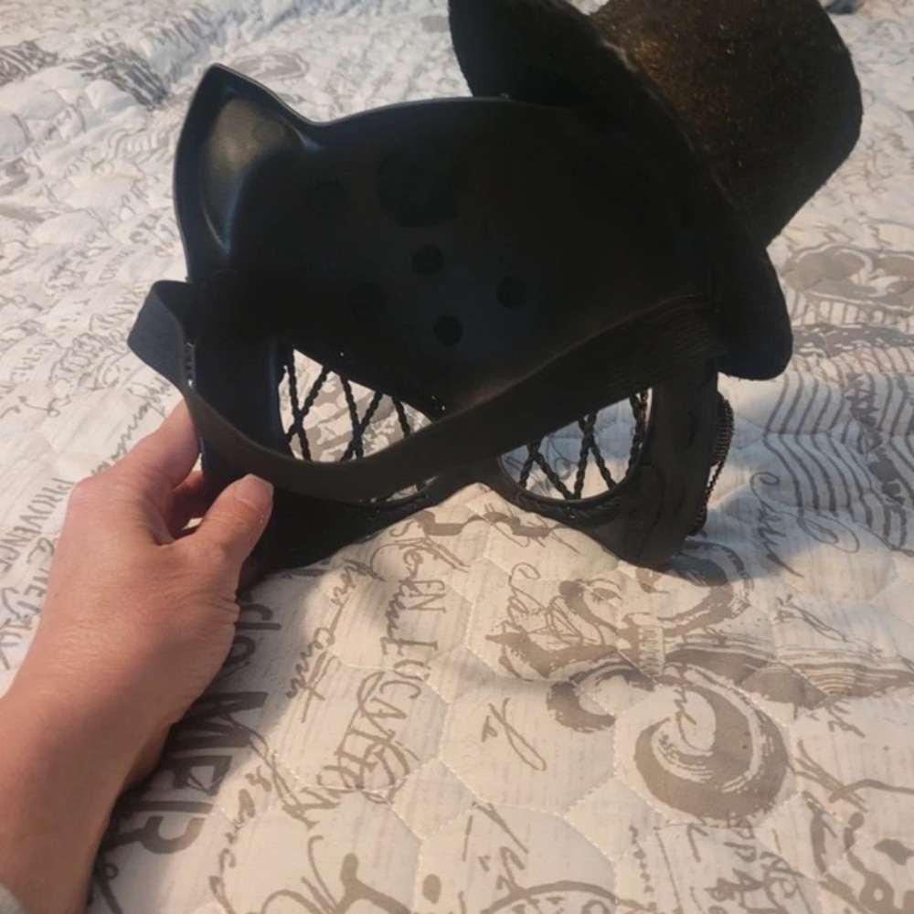 Black and Gold Steampunk Masquerade Mask with Mini Top Hat - Picture 3 of 3